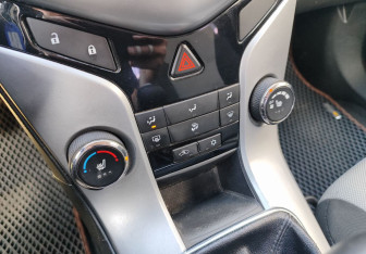Подержанный автомобиль Chevrolet Cruze Sedan 2011 года (14 фото)