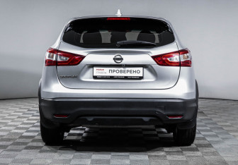 Подержанный автомобиль Nissan Qashqai 2017 года (6 фото)