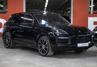 Подержанный автомобиль Porsche Cayenne 2021 года (3 фото)