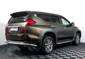 Подержанный автомобиль Mitsubishi Pajero Sport 2017 года (5 фото)
