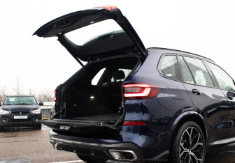 Подержанный автомобиль BMW X5 2021 года (18 фото)