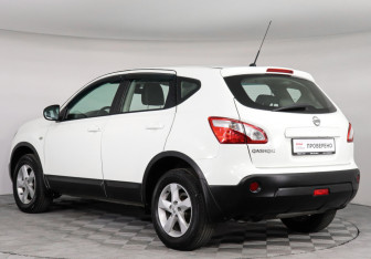 Подержанный автомобиль Nissan Qashqai 2012 года (7 фото)