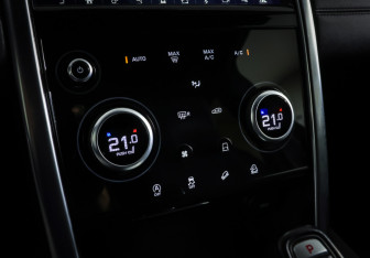 Подержанный автомобиль Land Rover Discovery Sport 2019 года (21 фото)