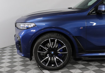 Подержанный автомобиль BMW X7 2021 года (7 фото)
