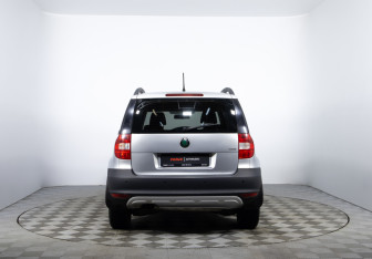 Подержанный автомобиль Skoda Yeti 2011 года (6 фото)