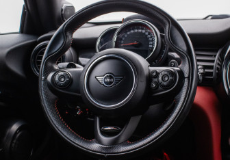 Подержанный автомобиль MINI Hatch 2020 года (14 фото)