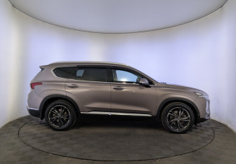 Подержанный автомобиль Hyundai Santa Fe 2018 года (4 фото)