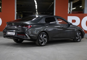 Подержанный автомобиль Hyundai Elantra Sedan 2024 года (5 фото)