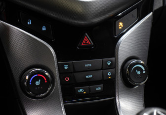 Подержанный автомобиль Chevrolet Cruze Sedan 2011 года (18 фото)