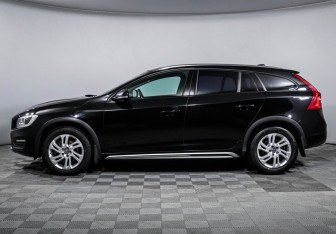 Подержанный автомобиль Volvo V60 Cross Country 2015 года (8 фото)