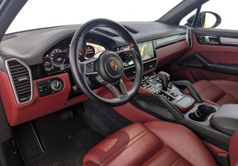 Подержанный автомобиль Porsche Cayenne 2019 года (18 фото)