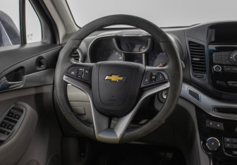 Подержанный автомобиль Chevrolet Orlando 2013 года (16 фото)
