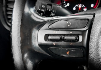 Подержанный автомобиль Kia Rio Hatchback 2019 года (26 фото)