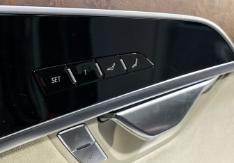 Подержанный автомобиль Audi A8 2020 года (17 фото)