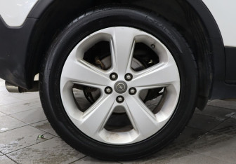 Подержанный автомобиль Opel Mokka 2013 года (9 фото)