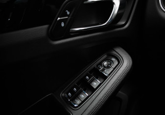 Подержанный автомобиль Porsche Macan 2017 года (16 фото)