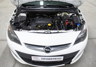 Подержанный автомобиль Opel Astra Sedan 2012 года (9 фото)