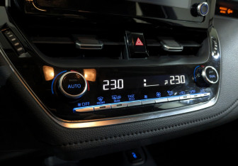 Подержанный автомобиль Toyota Corolla Sedan 2019 года (20 фото)