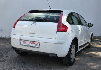 Подержанный автомобиль Citroen C4 Hatchback 2010 года (5 фото)