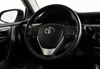 Подержанный автомобиль Toyota Corolla Sedan 2014 года (12 фото)