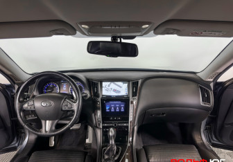 Подержанный автомобиль Infiniti Q50 2014 года (12 фото)