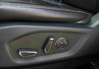 Подержанный автомобиль Ford Explorer 2018 года (6 фото)
