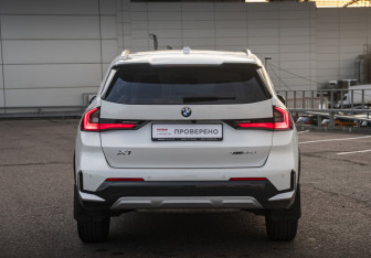 Подержанный автомобиль BMW X1 2023 года (6 фото)