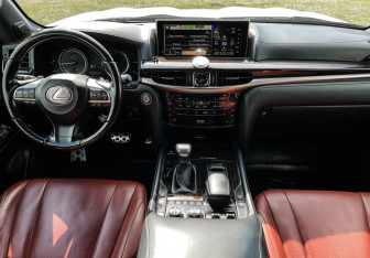 Подержанный автомобиль Lexus LX 2020 года (12 фото)