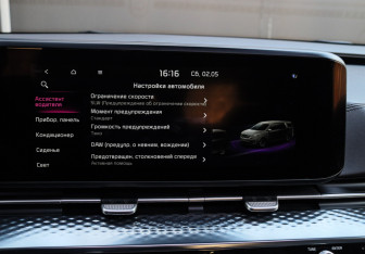 Подержанный автомобиль Kia Carnival 2021 года (30 фото)