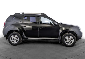 Подержанный автомобиль Renault Duster 2015 года (4 фото)