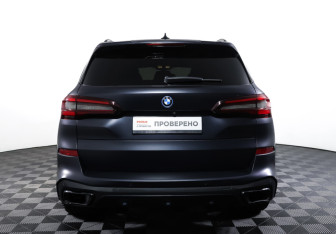 Подержанный автомобиль BMW X5 2022 года (6 фото)