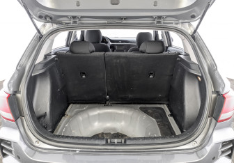 Подержанный автомобиль Kia Rio Hatchback 2021 года (10 фото)