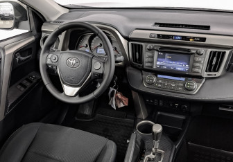 Подержанный автомобиль Toyota RAV4 2014 года (25 фото)
