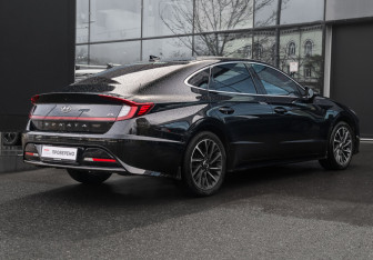 Подержанный автомобиль Hyundai Sonata 2020 года (4 фото)