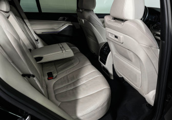 Подержанный автомобиль BMW X5 2020 года (13 фото)