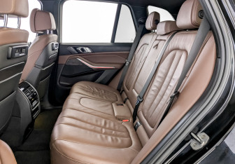 Подержанный автомобиль BMW X5 2019 года (12 фото)