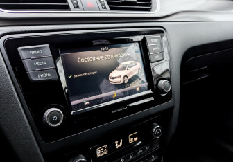 Подержанный автомобиль Skoda Rapid Liftback 2017 года (15 фото)