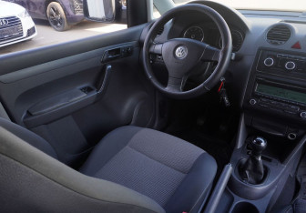 Подержанный автомобиль Volkswagen Caddy Compactvan 2011 года (12 фото)