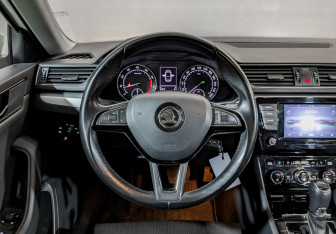 Подержанный автомобиль Skoda Superb Liftback 2017 года (21 фото)
