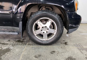 Подержанный автомобиль Chevrolet TrailBlazer 2003 года (20 фото)