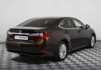 Подержанный автомобиль Lexus ES 2016 года (5 фото)