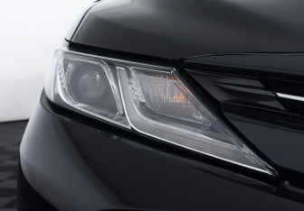 Подержанный автомобиль Toyota Camry Sedan 2018 года (20 фото)