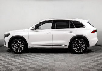 Подержанный автомобиль Geely Monjaro 2023 года (8 фото)
