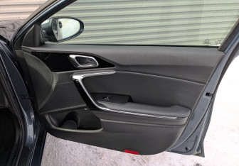 Подержанный автомобиль Kia Ceed Hatchback 2019 года (23 фото)