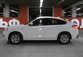 Подержанный автомобиль BMW X4 2017 года (8 фото)