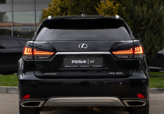 Подержанный автомобиль Omoda C5 2024 года (24 фото)