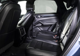 Подержанный автомобиль Porsche Cayenne 2018 года (11 фото)