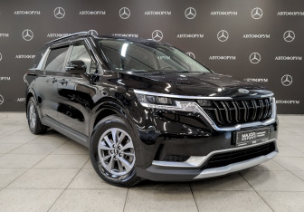 Подержанный автомобиль Kia Carnival 2021 года (3 фото)