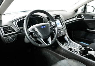 Подержанный автомобиль Ford Mondeo Sedan 2015 года (10 фото)