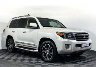 Подержанный автомобиль Toyota Land Cruiser Suv 2014 года (3 фото)